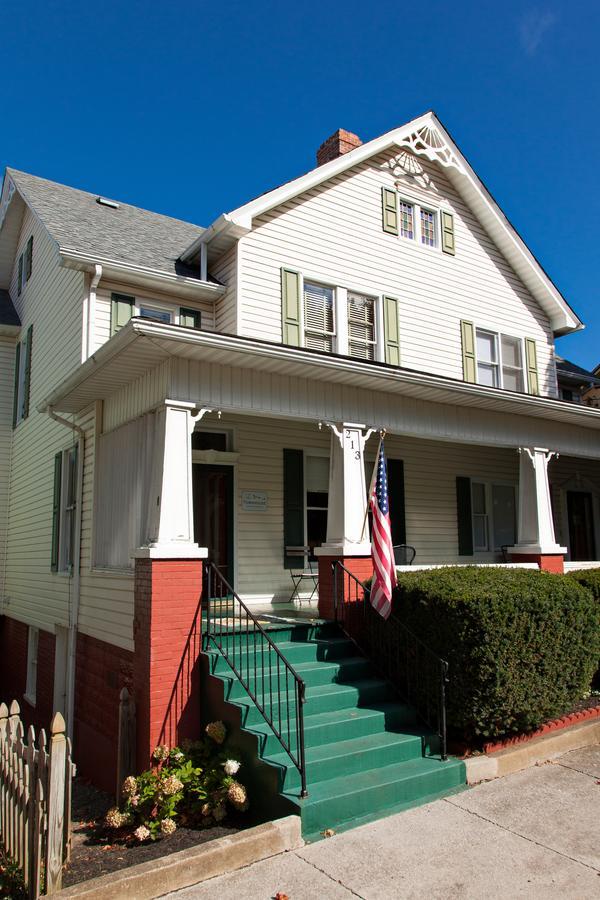 The Guest House Inn On Courthouse Square Hinton Exterior photo